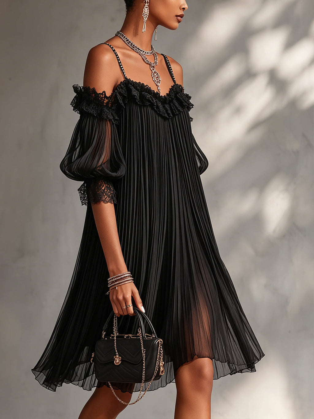 ANDREA | MINIVESTIDO NEGRO CON HOMBROS AL AIRE Y BORDES DE ENCAJE