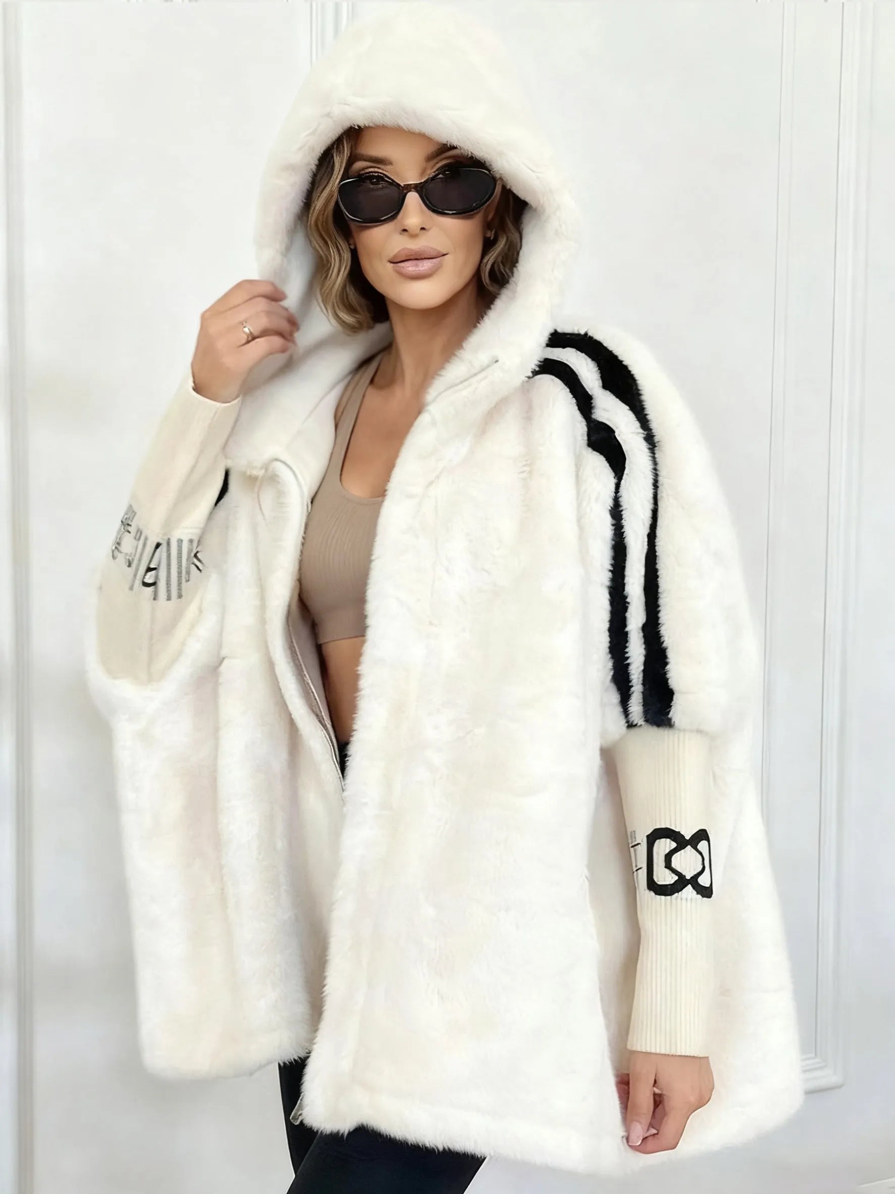 Camila | Chaqueta de pelo con capucha